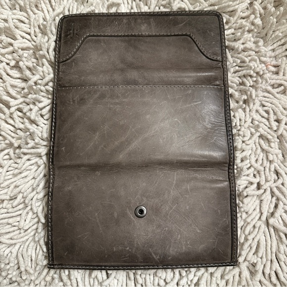 FRYE 100% Leather Trifold Snap Closure Melissa Wallet in Carbon - Picture 4 of 11